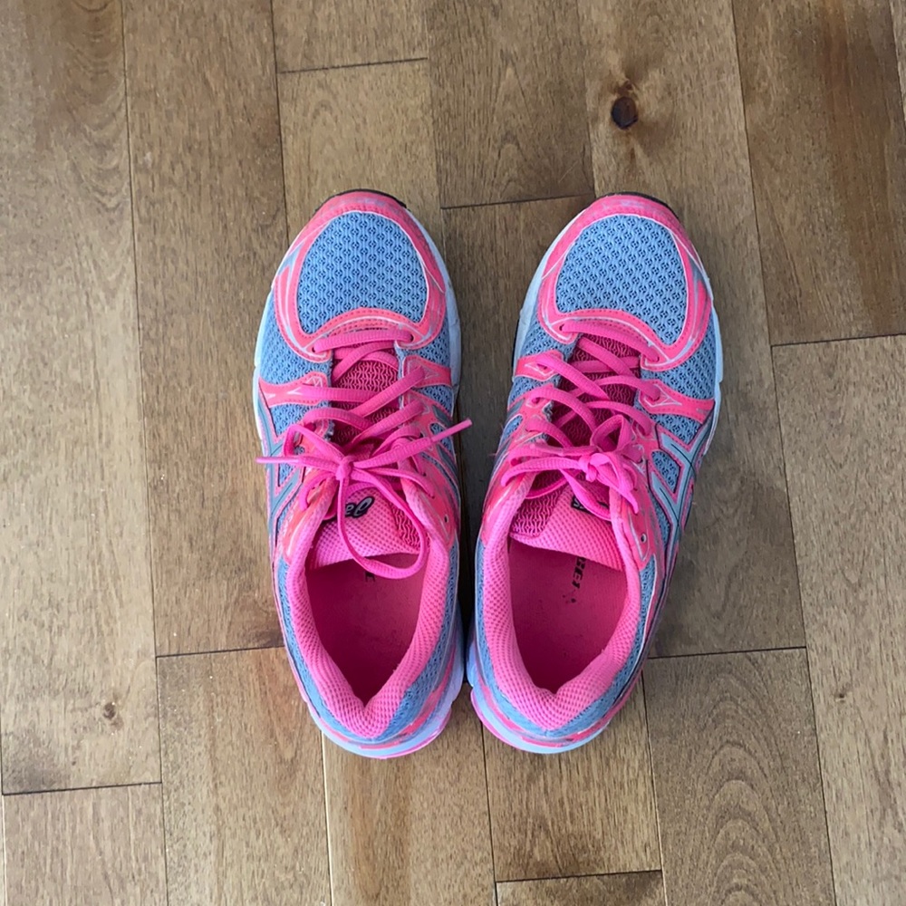 NWOT ASICS running shoes